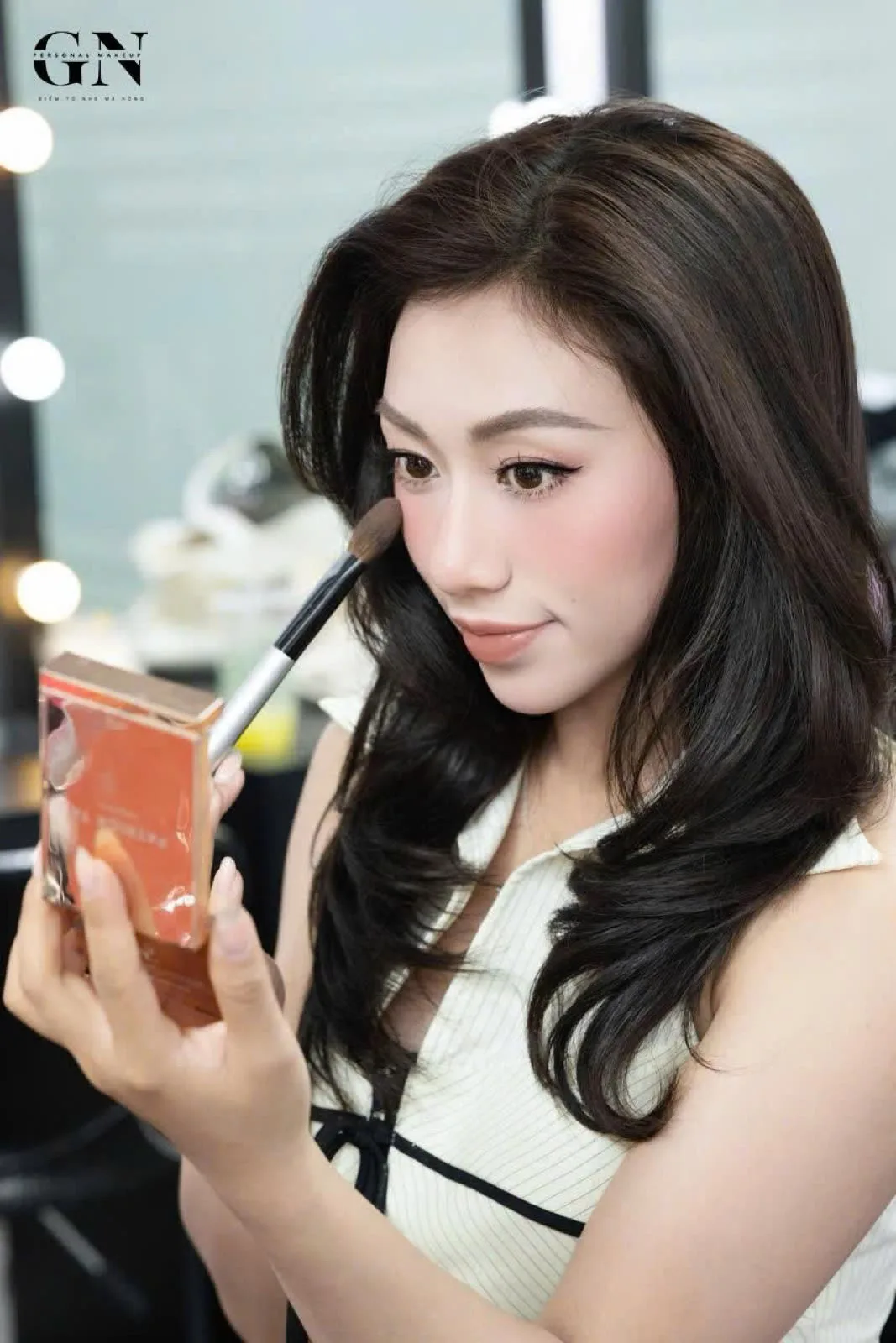 Makeup da dầu: nền bền, không mốc, không xuống tông