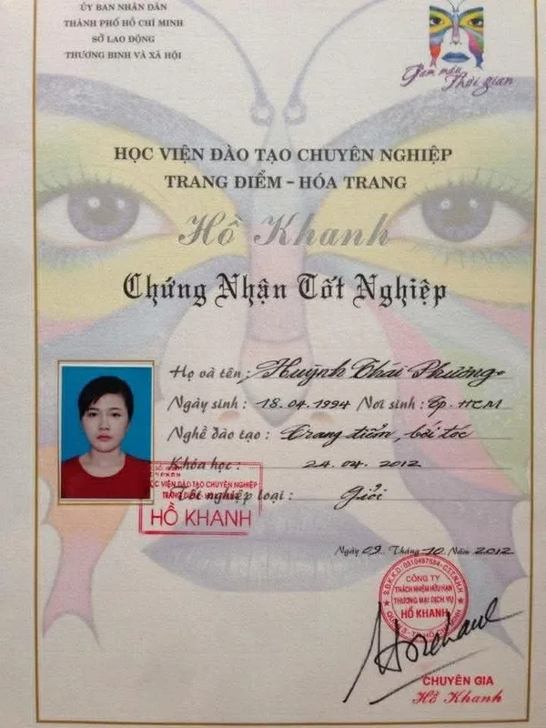 Chứng nhận tốt nghiệp loại giỏi chuyên ngành trang điểm, hóa trang.