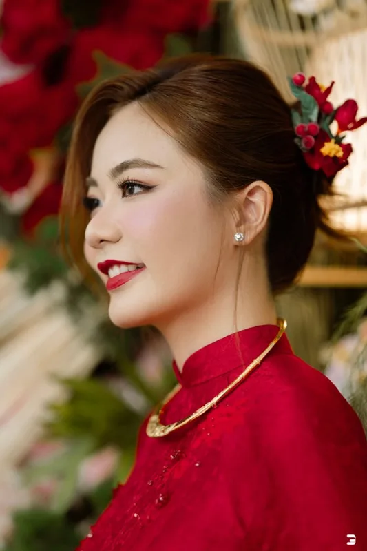 Layout bridal/áo dài trong mục Muse của portfolio.