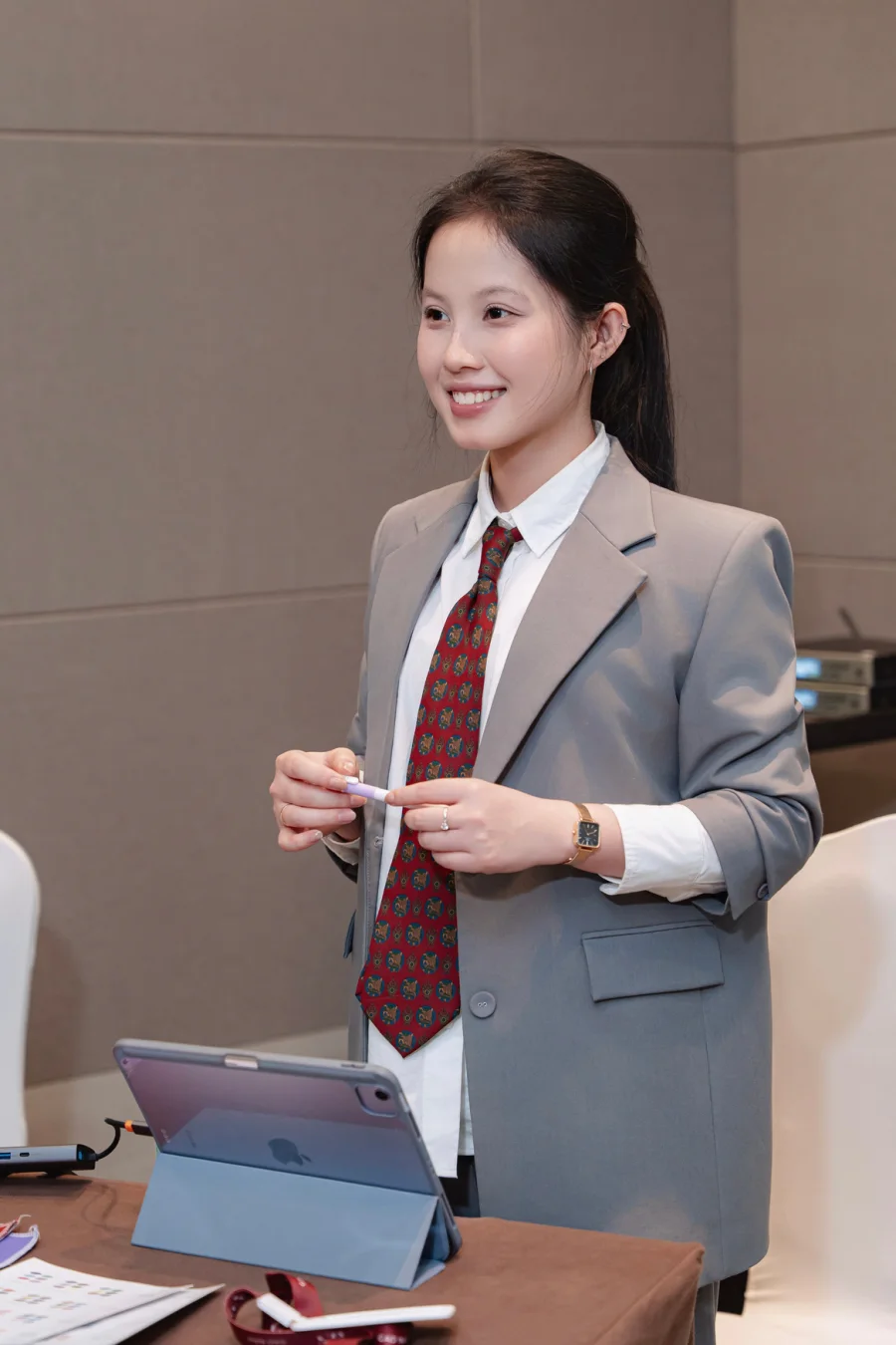 Chân dung Hương Trịnh trong hồ sơ năng lực tháng 06/2026.