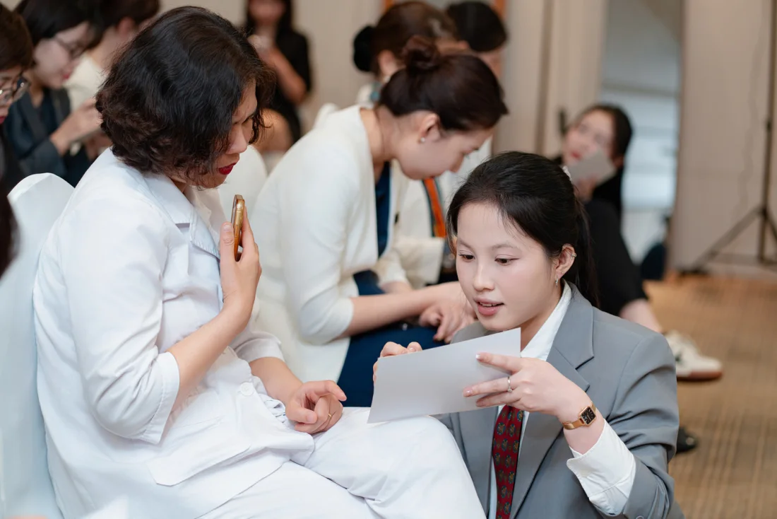 Hương Trịnh tư vấn trực tiếp trong sự kiện Personal Color tại Sheraton.