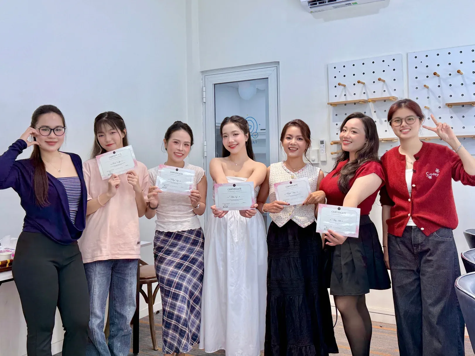 Nhóm học viên sau buổi học, minh họa 275+ học viên đã đào tạo.