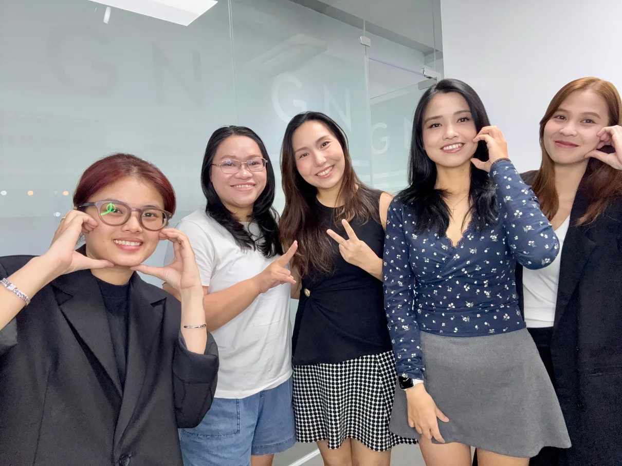 Hình ảnh lớp học và chứng nhận trong hồ sơ năng lực.