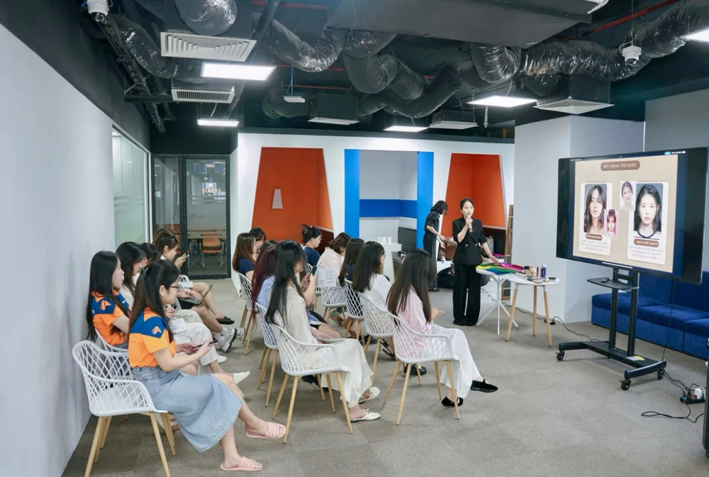 Host workshop Ahamove của Hương Trịnh