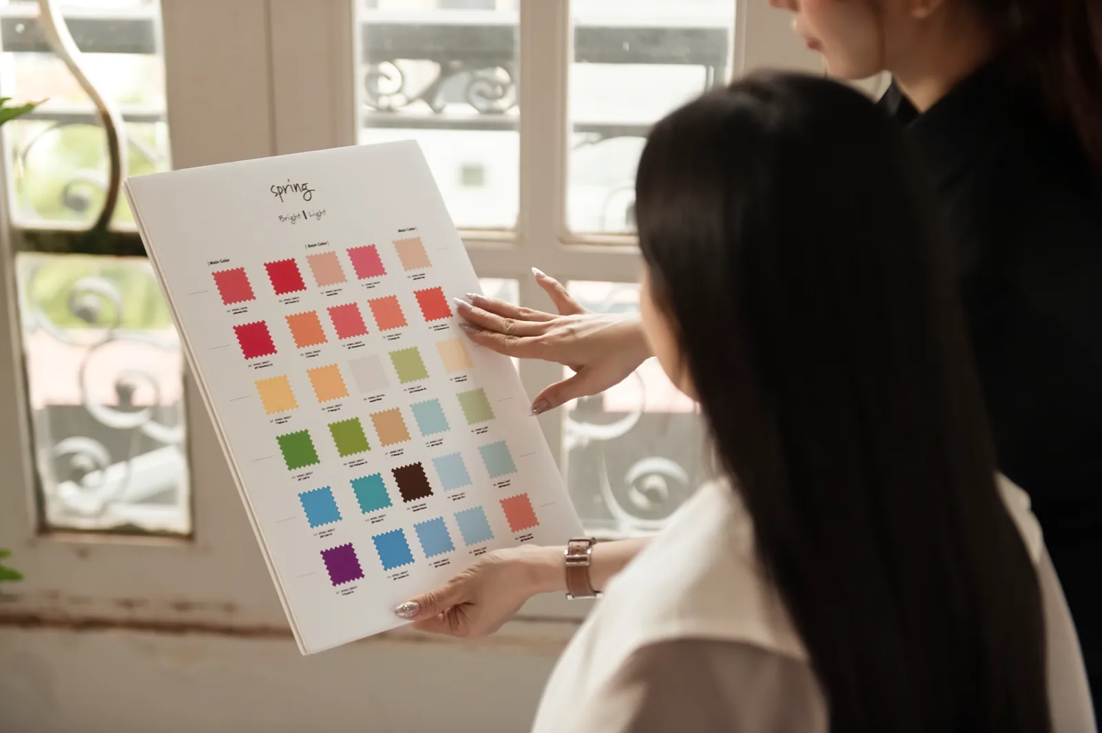 Bảng màu Personal Color cá nhân được phân tích dưới ánh sáng tự nhiên