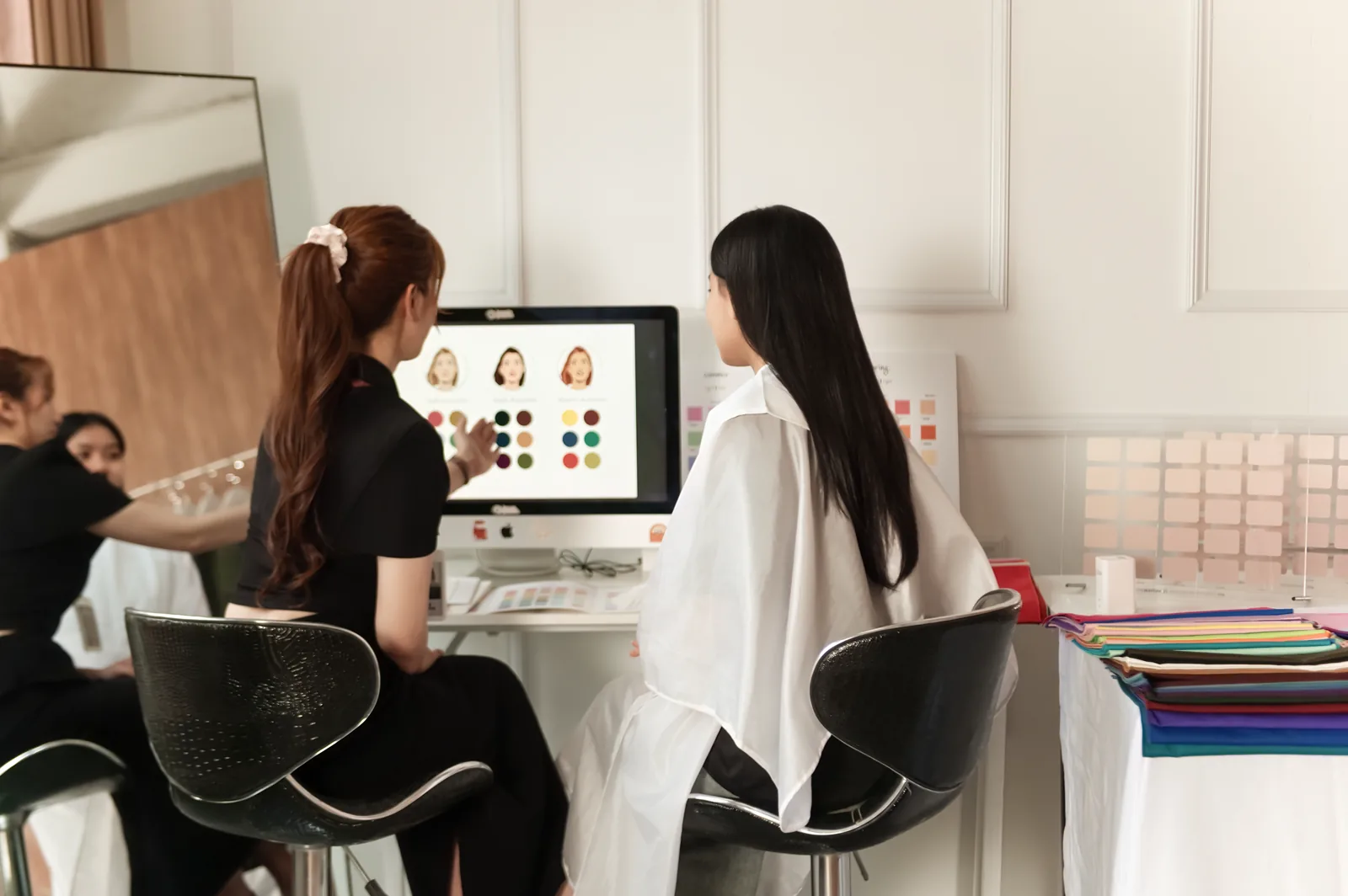 Phân tích Personal Color qua phần mềm chuyên dụng so sánh tone da